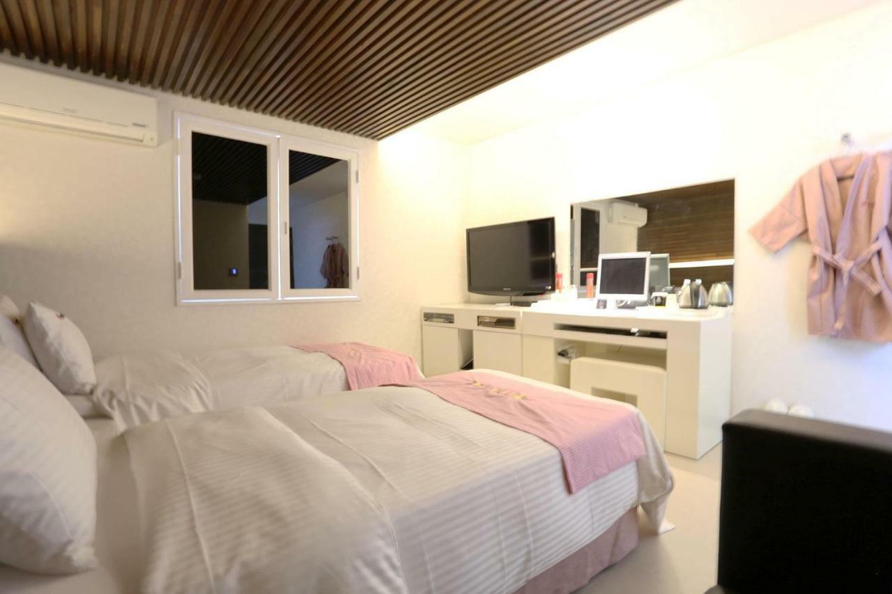 פאג'ו Q Hotel מראה חיצוני תמונה